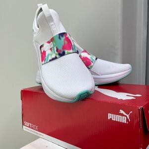 Girls Puma running shoes size 6 new